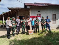 Dandim 1208/Sambas dampingi Waaster Panglima TNI Dan Danrem 121/Abw Salurkan Bantuan Kepada Masyarakat Perbatasan