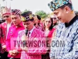 Pandai Besampi, Bupati Sintang Ikut Besampi Batu Telur Pada PGD Sintang 2025