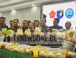 Satgas Yonarhanud 1/PBC Kostrad Berhasil Cegah Masuknya Narkoba, Pangdam XII/Tpr Serahkan 63 Kilogram Sabu dan Pelaku ke BNNP Kalbar