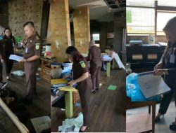 Penyidik Kejati Kalbar Kembali Geledah Rumah Tersangka Kasus Korupsi Dana Hibah GKE “Petra”