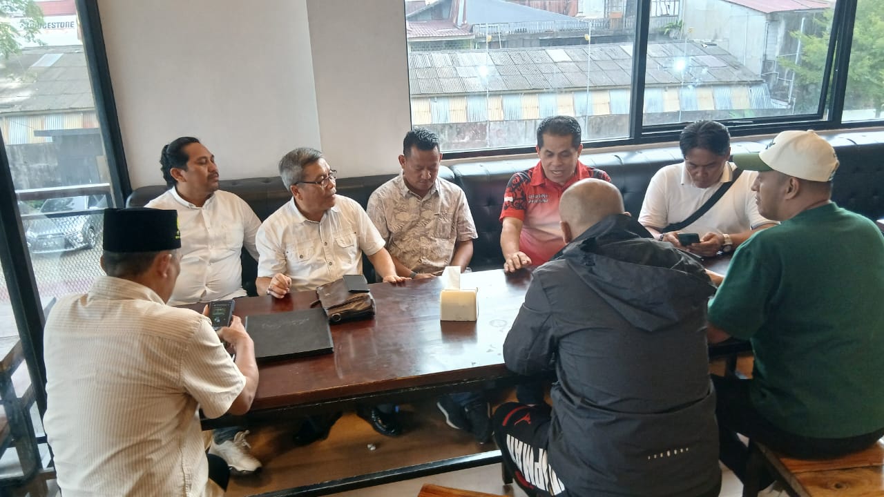 Pertemuan Pimpinan Ormas Lintas Etnis di sebuah kafe di Jalan Gajahmada, Pontianak, Kamis (4/12).