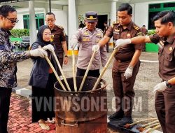 Kejari Bengkayang Musnahkan Berbagai Barang Bukti Hasil Tindak Pidana Tahun 2025