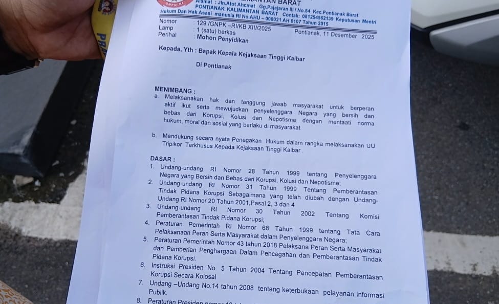 Foto: GNPK RI Kalbar Laporkan Dugaan Penyalahgunaan Pengadaan Umrah dan Ziarah Tahun 2024 Kab. Melawi ke Kejati Kalbar, Kamis (11/12).