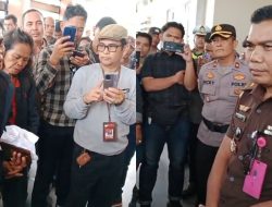 Puluhan Warga datangi Kejari Sambas, Kasi Pidsus : Unsurnya terpenuhi, akan kami tuntaskan, Tidak ada kebal Hukum 