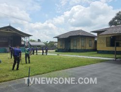 Dm Ikkramat dan Yonif TP 832/Pawan Asasta Gotong Royong di Keraton Kerajaan Matan Tanjungpura “Perkuat Kepedulian terhadap Situs Sejarah”