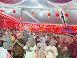Bupati Sujiwo Resmikan Lampion Terbesar di Puncak Imlek 2577 Kongzili di Sungai Kakap, Perayaan Berlangsung Aman