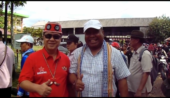 Foto: Pembina Flobamora NTT Kalbar, Yohanes Bana saat menghadiri kegiatan Display Budaya Naik Dango Kota Pontianak di Rumah Betang Sutoyo, Senin, (20/4).