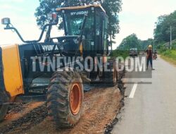 Cepat Tanggap Dinas PUPR Sanggau Langsung Perbaiki Ruas Jalan Tayan-Meliau Akibat Bencana Alam Longsor