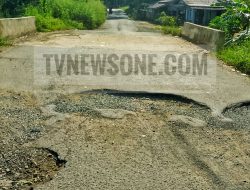 Miris! Jembatan Sungai Batukng di Desa Suka Maju Rusak Padahal Belum Setahun Dibangun