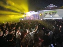 Puluhan Ribu Warga Padati Rumah Radakng, Final Artis Dayak Generation 4 Berlangsung Meriah dan Sukses Besar