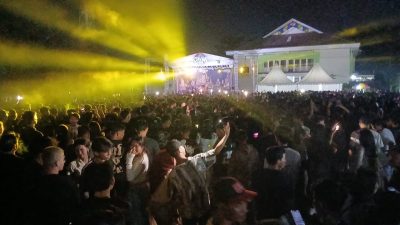 Puluhan Ribu Warga Padati Rumah Radakng, Final Artis Dayak Generation 4 Berlangsung Meriah dan Sukses Besar