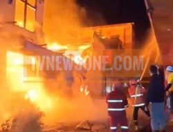 Kebakaran Hebat Hanguskan 7 Ruko Di Pasar Bodok