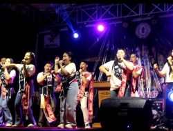 Hujan Tak Surutkan Semangat, Warga Pontianak Padati Konser Artis Dayak Generation 4