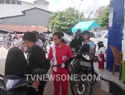 BREAKING NEWS Antrean BBM Mengular di SPBU Rangkang Bengkayang, Warga Tunggu Hingga 4 Jam