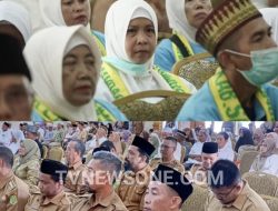 Penuh Haru, Pemda Sambas lepas 19 Jemaah Haji menuju Pontianak
