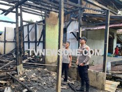 Sijago Merah Melalap Tiga Rumah Warga Lembah Beringin