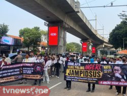 Gelombang Aksi Demonstrasi di Kantor Kejaksaan Agung, Meminta Tersangka Kasus Korupsi FA Dihukum Seberat – Beratnya